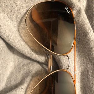 Ray ban aviators! Orange outline on the top!